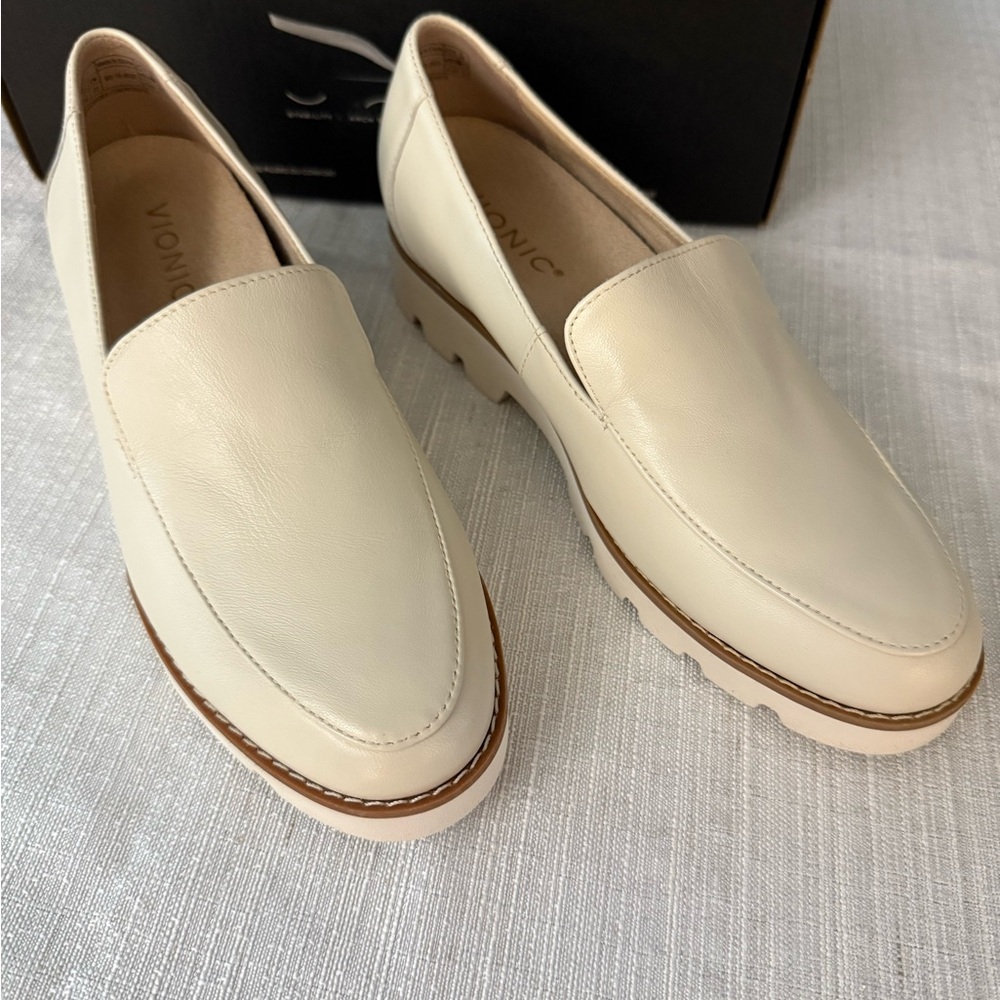 NWOTS Vionic Women’s Kensley Loafers